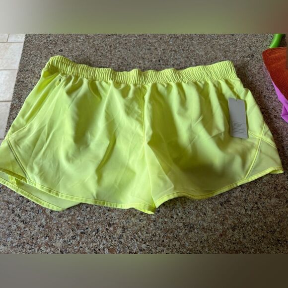 All in Motion Women's 3.5" Shorts Size L or XL NWT Neon Yellow - Picture 3 of 12